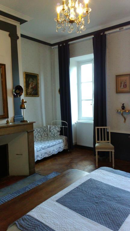 Chateau De Bourrassol Bed & Breakfast Menetrol Dış mekan fotoğraf