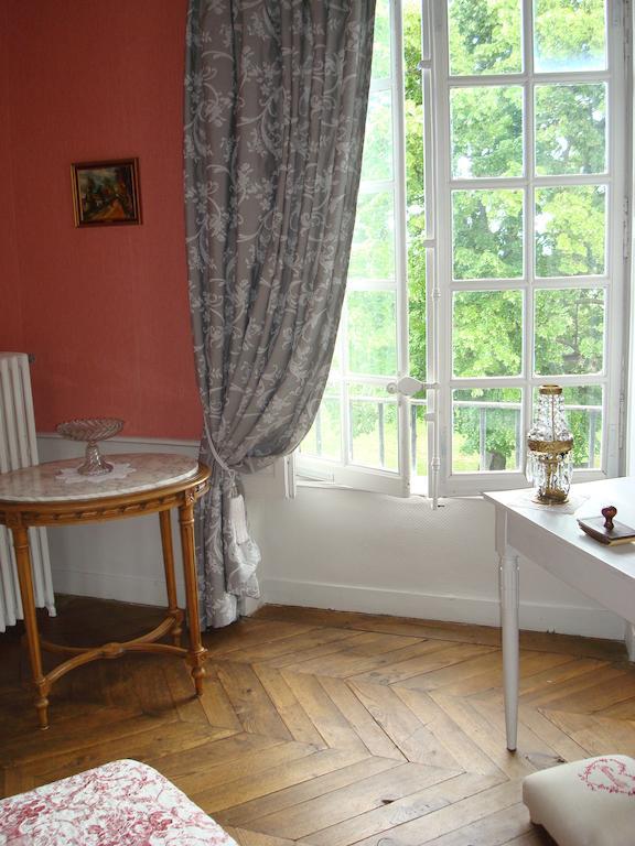 Chateau De Bourrassol Bed & Breakfast Menetrol Dış mekan fotoğraf