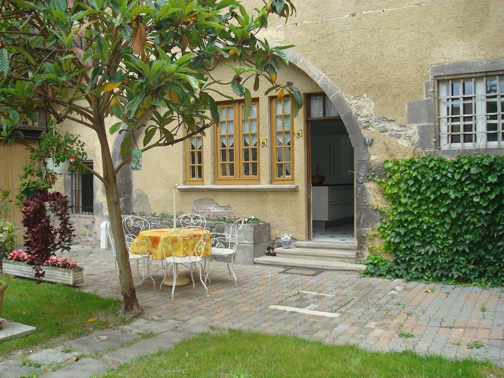 Chateau De Bourrassol Bed & Breakfast Menetrol Dış mekan fotoğraf