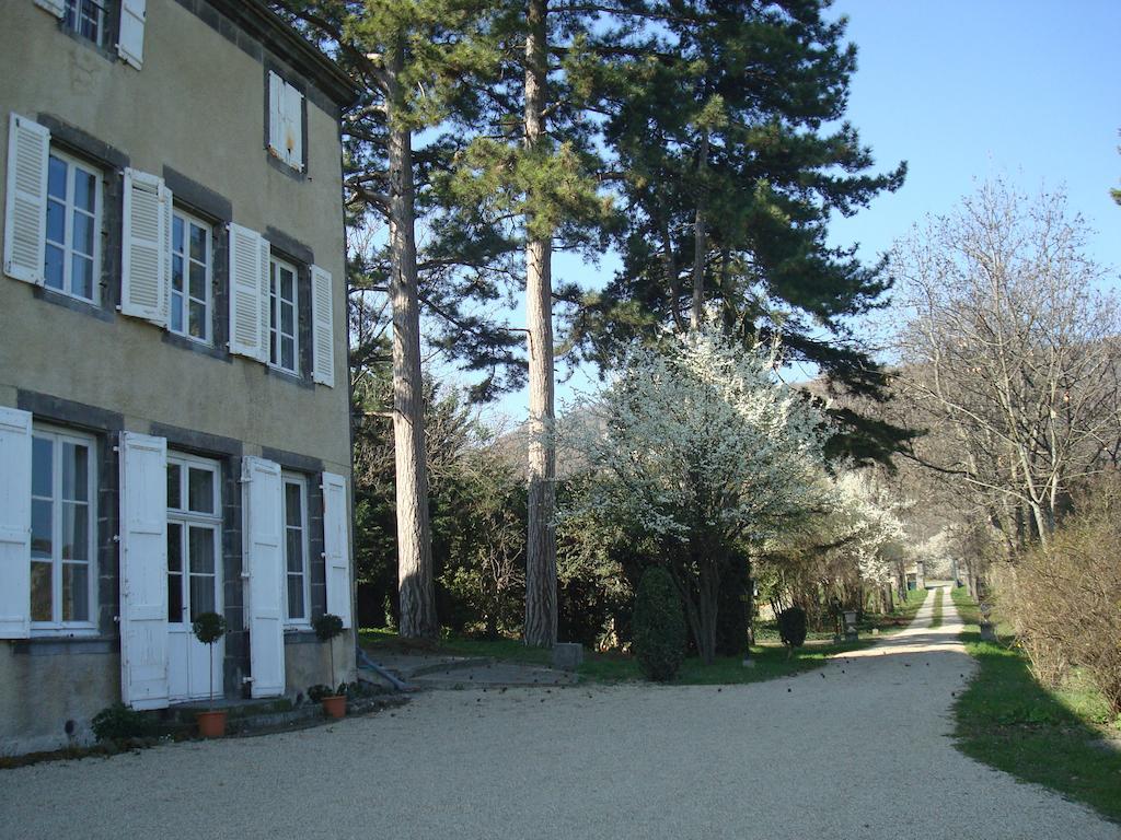 Chateau De Bourrassol Bed & Breakfast Menetrol Dış mekan fotoğraf