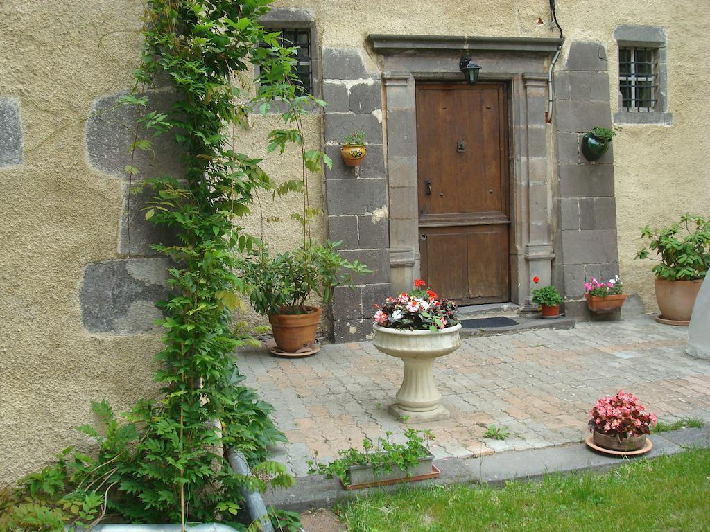 Chateau De Bourrassol Bed & Breakfast Menetrol Dış mekan fotoğraf