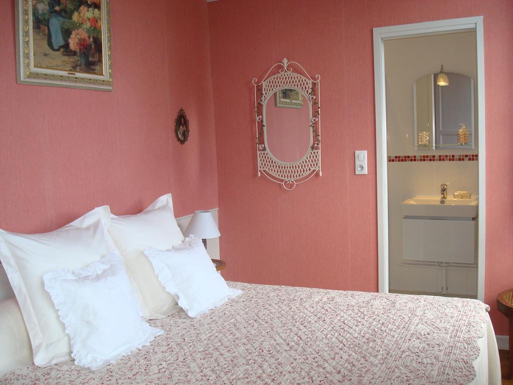 Chateau De Bourrassol Bed & Breakfast Menetrol Oda fotoğraf