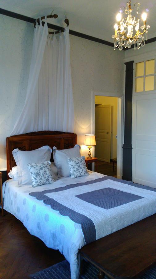 Chateau De Bourrassol Bed & Breakfast Menetrol Dış mekan fotoğraf